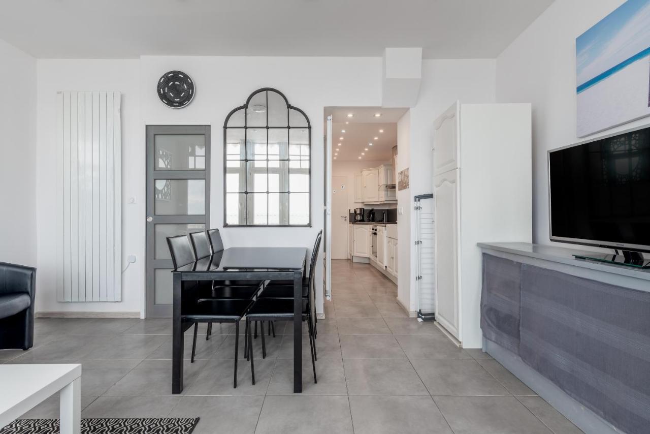En Front De Avec Terrasse Et Vue Apartamento *